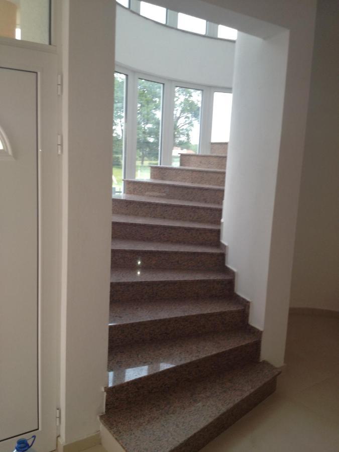 Apartmani Vila Milaris Улцинь Екстер'єр фото