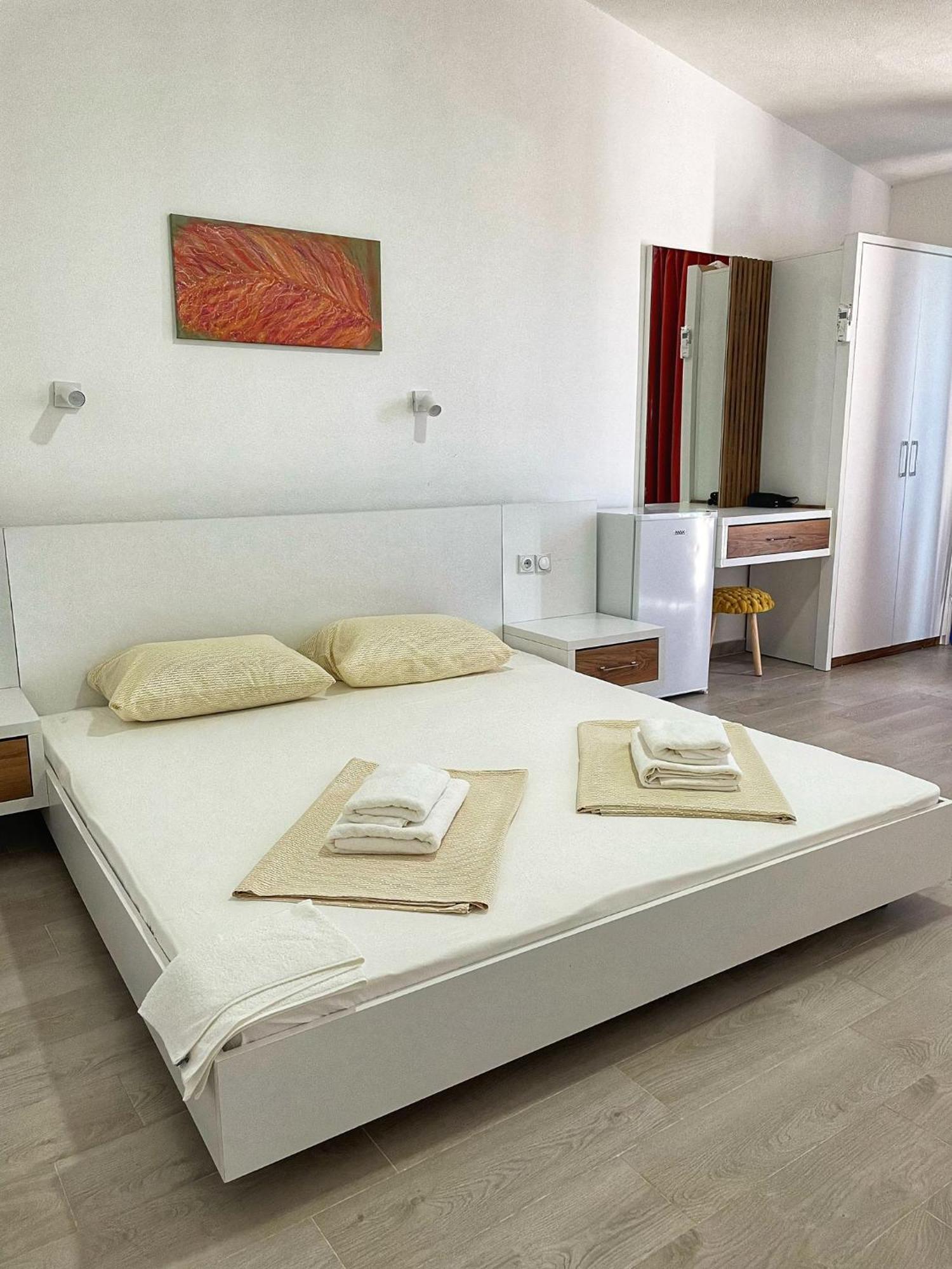 Apartmani Vila Milaris Улцинь Екстер'єр фото